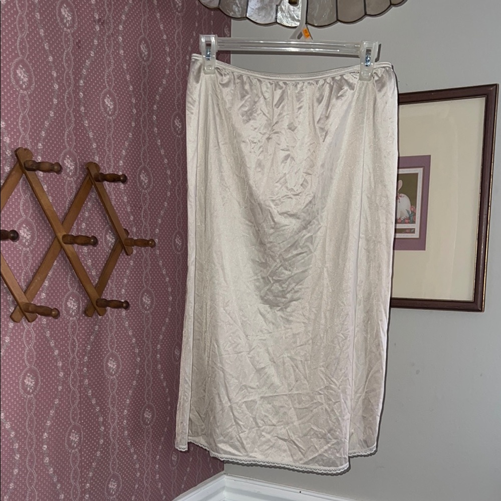Vanity Fair Elegant Cream Slip